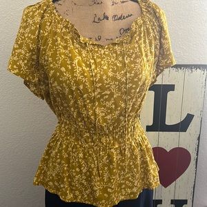 Lucky 🍀 Brand sweet top. Lots of detail & can be worn off the shoulder